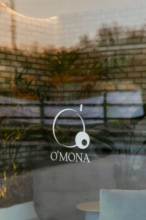 테라스가 보이는 감성 카페 O'MONA